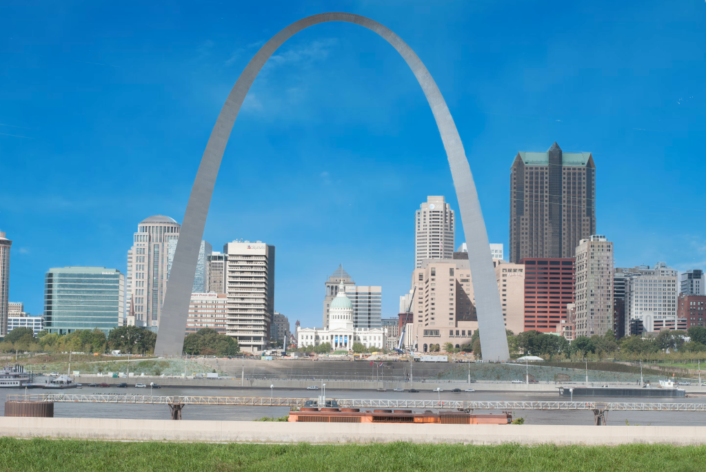 St. Louis arch (aka the gateway to the west) with a striking blue sky behind it and the st. louis skyline under it.